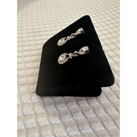 Silver tone earrings - Picture 2 of 3